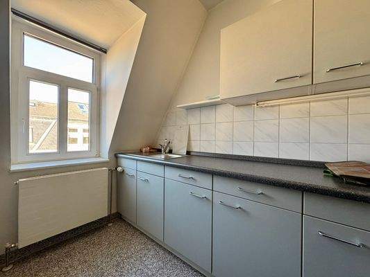 Küche mit Einbauküche