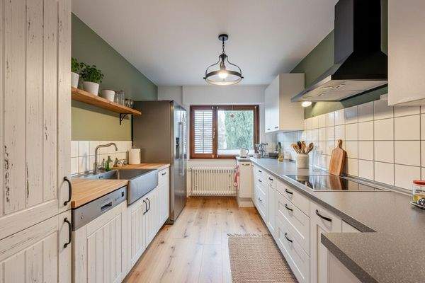 Küche Einrichtung KI generiert