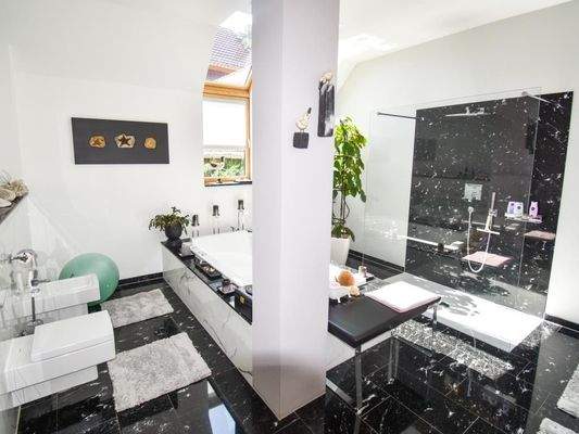 Masterbad mit Whirlwanne