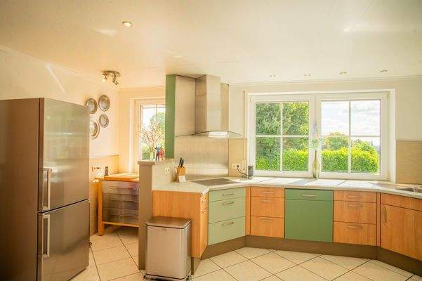 Küche mit Blick auf hohen Acht