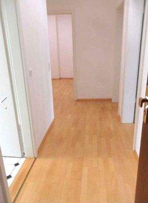 Flur - Blick von der Wohnungstür.jpeg