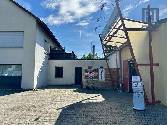 Eingangsbereich Büro und Verkaufsfläche