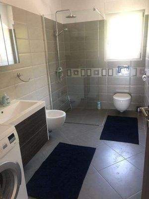 Bad mit Dusche im EG