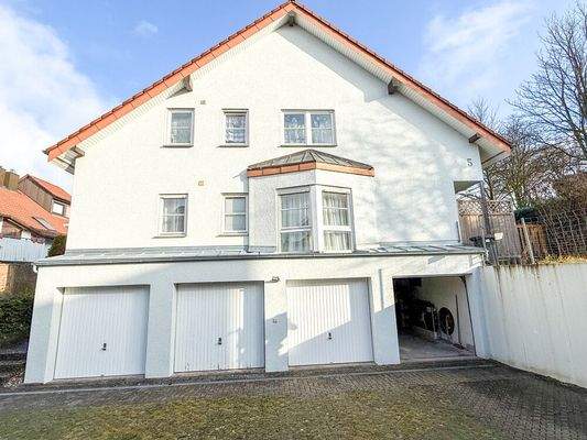 Ansicht Haus und Garage