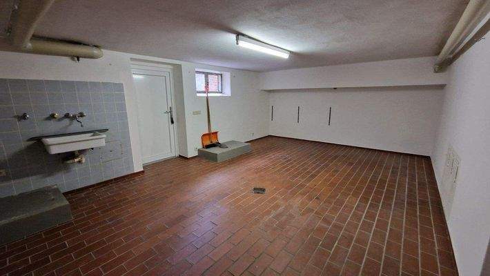 Keller mit Waschbereich