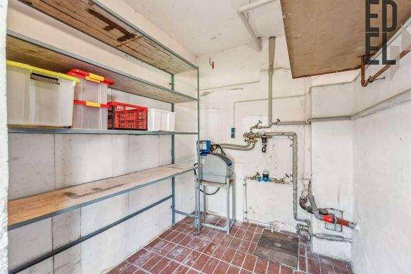 Nebengebäude mit Entkalkungsanlage