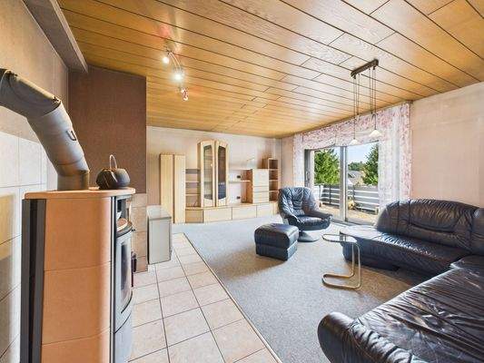 Wohnen mit Kamin und Balkon 