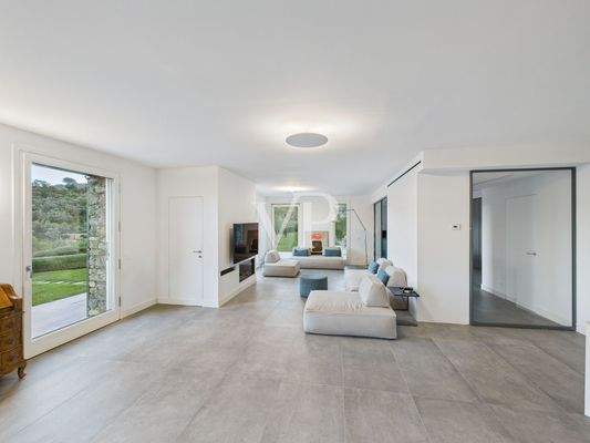 Villa 2 salone con accesso a cucina