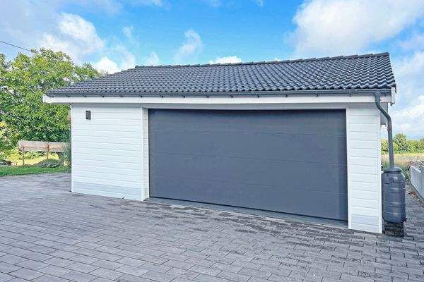 Garage mit Sektionaltor