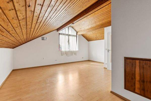 hohes Galeriezimmer im 2.OG 