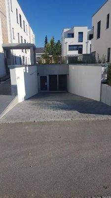 Tiefgaragen-Einfahrt