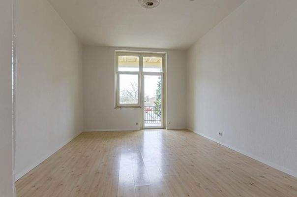 Schlafzimmer mit Balkon 2.OG