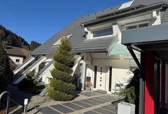 Wohnhaus mit Einliegerwohnung