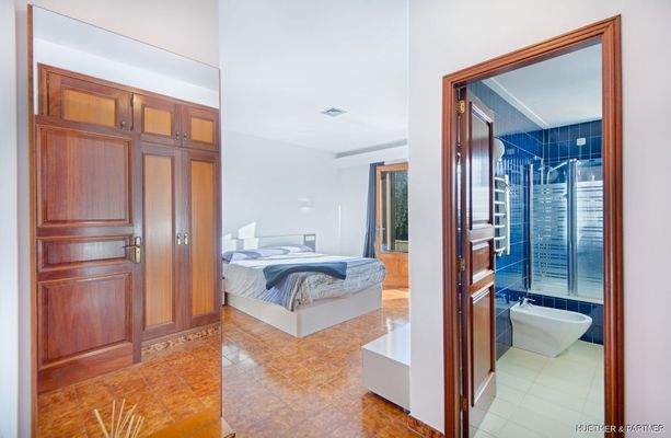 Master-Schlafzimmer mit Bad en suite