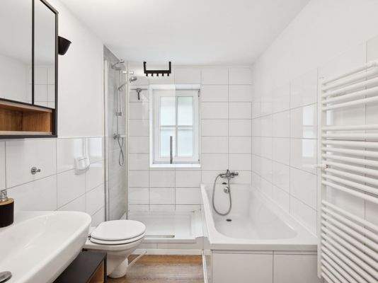 Zimmer III und Badezimmer_2