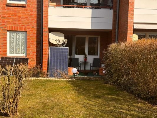 Terrasse mit Grundstück