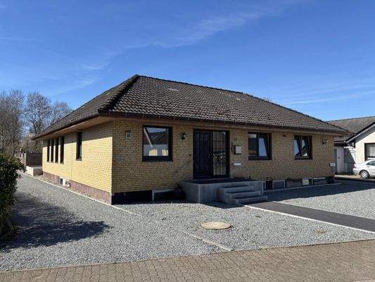 Straßenansicht / Eingang Whg. 4