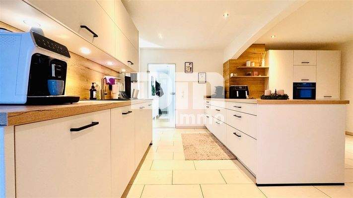 EG Wohnküche / Einbauküche / Zugang Terrasse