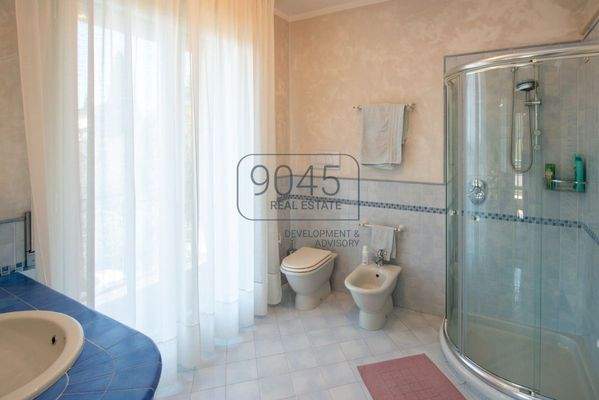 Exklusives Villenanwesen mit Seeblick in Garda - Gardasee