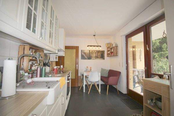 Gemütliche und helle Küche im Landhausstil