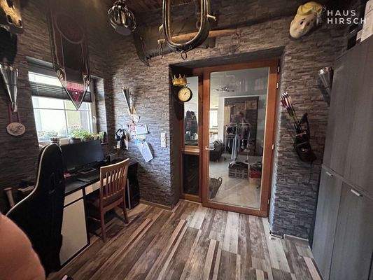 Büro/Gaming Wohn re