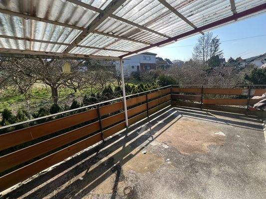 Großer Balkon Wohnung 2. OG/DG