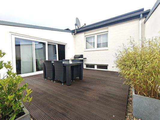 Außenansicht Rückseite / Große Terrasse