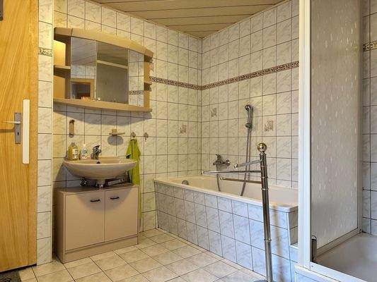 Dusch-/Wannenbad im EG - Einliegerwohnung