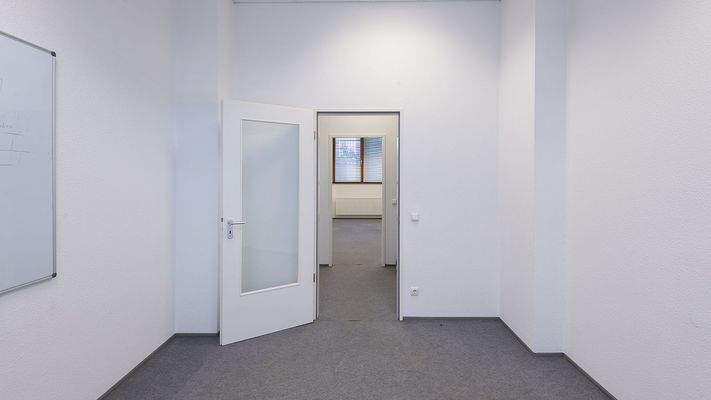Komplettes Büro bestehend aus 8 Zimmern