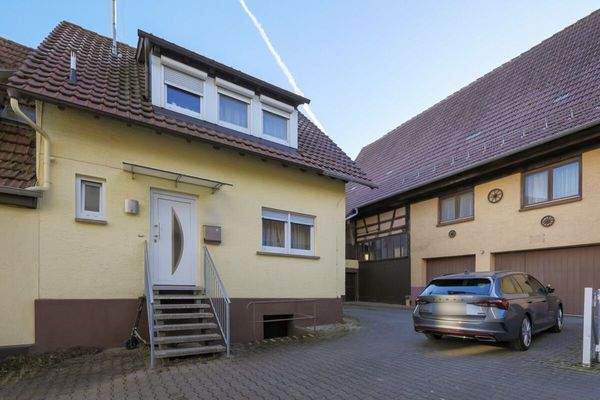 Außenansicht Anbau und Scheune