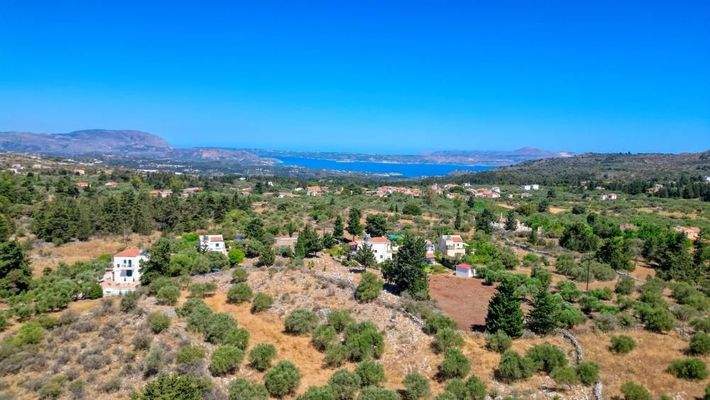 Kreta, Xirosterni: Ruhiges Anwesen in der Nähe des Strandes zu verkaufen