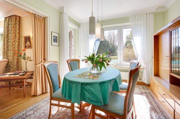 Esszimmer mit Terrassenzugang