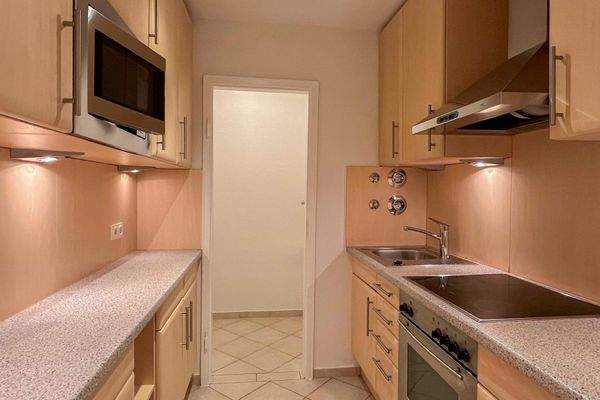 Küche mit Haushaltsraum