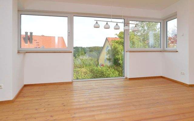 Esszimmer mit großem, bodennahen Fenster - Erdgeschoss