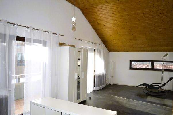 großes Schlafzimmer im OG