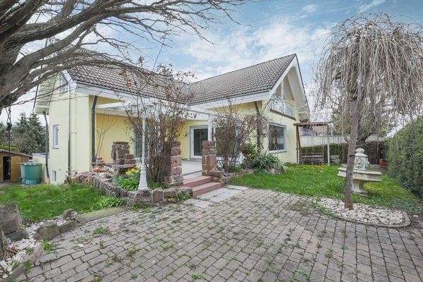 Rückansicht und Garten