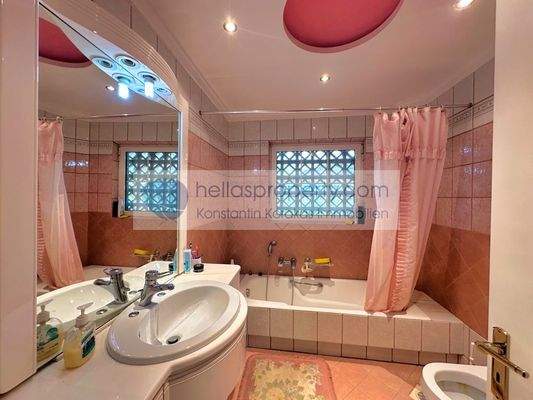 193a3ae33c1a44998fce944234322f17-original