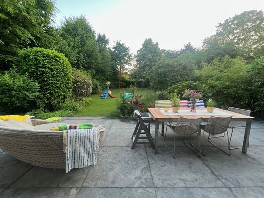 Terrasse mit Gartenblick