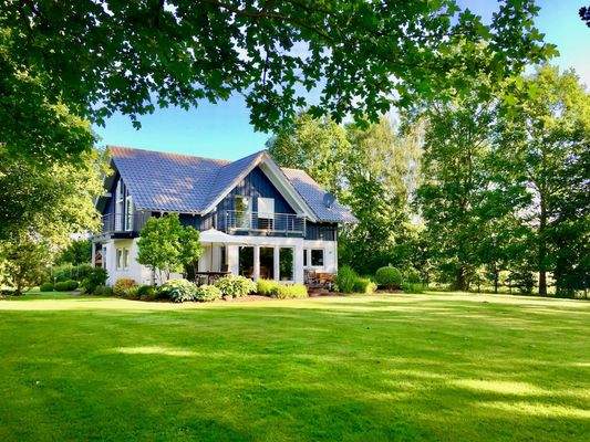 Landhaus mit Parkanwesen