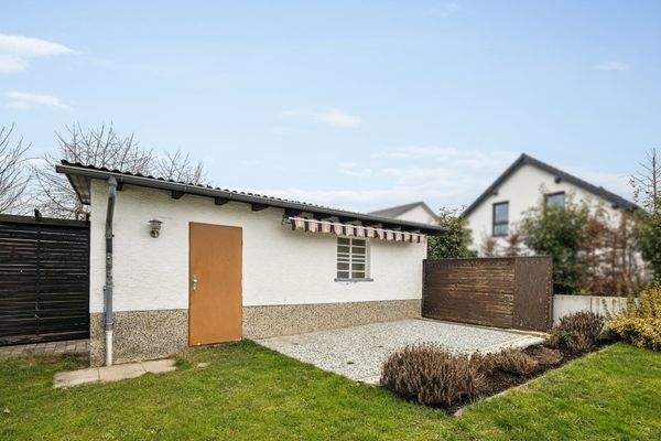 zusätzliche Terrasse vor der Garage