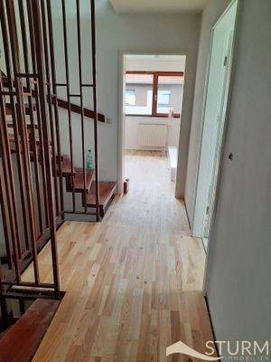 14. Flur 1.OG Blick.jpg