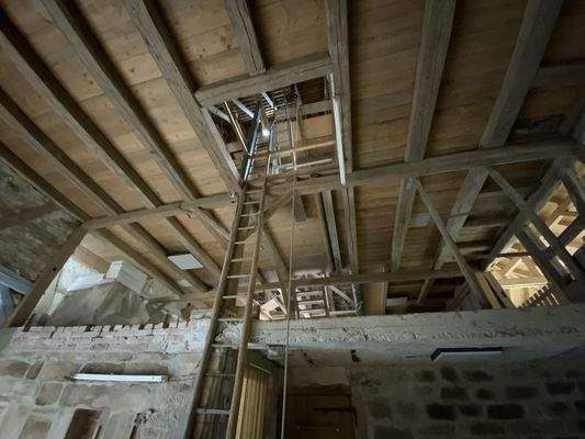 Blick in Richtung Scheunendach