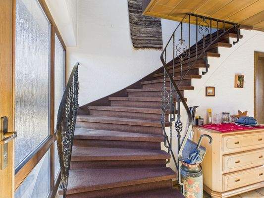 16 Treppenaufgang.jpg