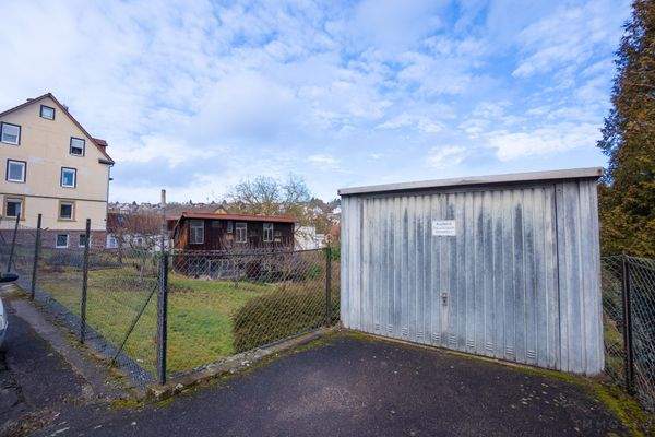 Grundstück mit Garage
