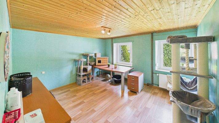 CAM01984G0-PR0509-STILL020