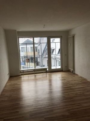 Wohnzimmer mit Balkon