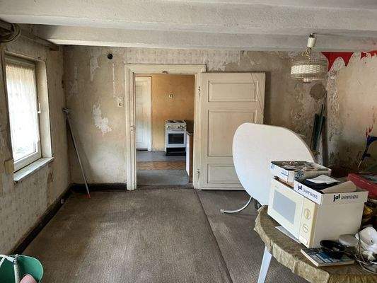 renovierungsbedürftiges Zimmer 1