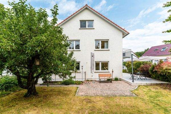 Großer, gepflegter Garten