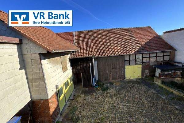 Blick von der Terrasse auf die Anbauten