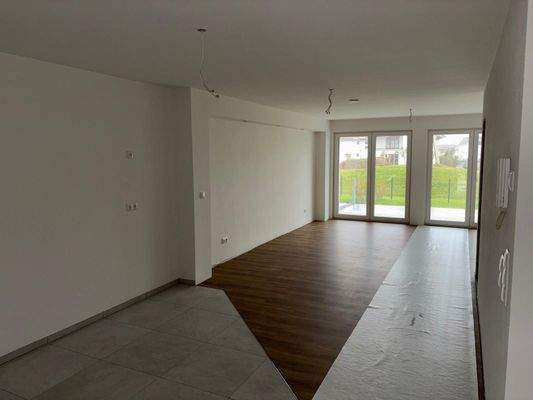 Wohn-Essbereich mit Küche (2).jpg